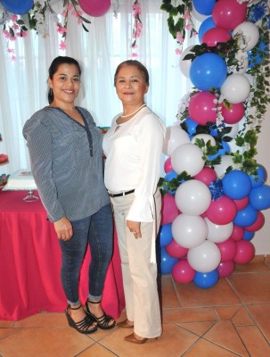 Betha Lidia Soto y Gretel Lozano