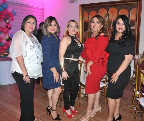 Carla Vásquez, Paty Carrillo, Iris Pascua, Danelia Rodas y Karen Fernández
