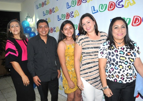 Carol Fernández, Junior Reyes, Laura Carrasco, Fátima Hung y Jessy Peña