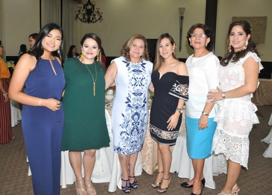 Denisse Herrera, Gabriela Rosales, Sandra de Rosales Luisa de Ventura, Gloria de Yanez y Claudia de Corleto