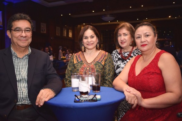 Donaldo Suazo, Dora de Suazo, Patricia Puojol y Lourdes Cardonal