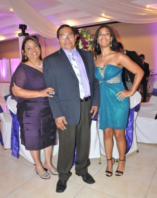 Elizabeth Pineda, Luis Pineda y Simone Power