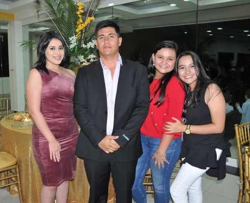 Fabiola Rivera, German Alvarado, Cesia Molina y Karla Lara