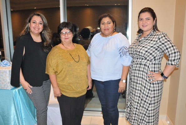 Georgina y Alba Barahona, Cinthia de Barahona y Gabriela Flores