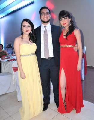 Heidi Escoto, Roberto Mena y Nicole Mena