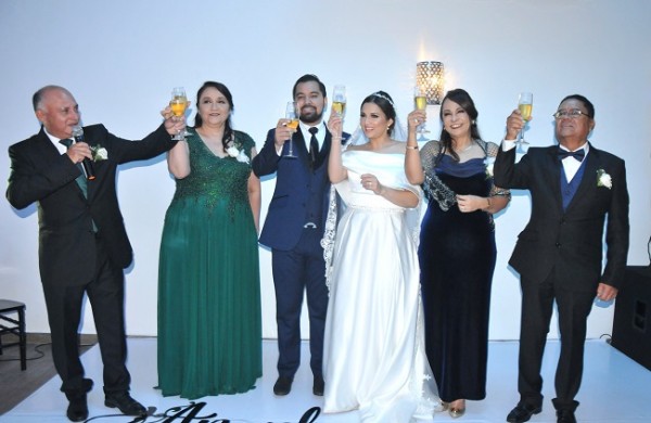 Instante del emotivo brindis por los novios