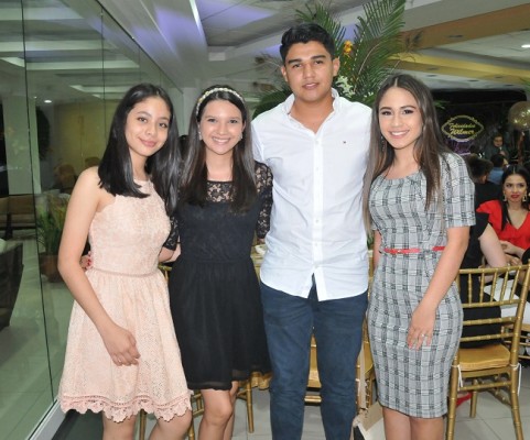 Isabella Moradel, Alejandra Lara, Wilmer Molina y Leonela Morales