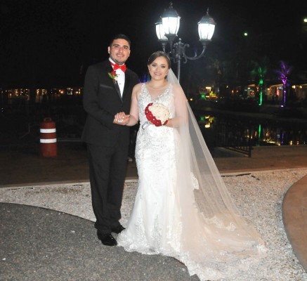 Johnny Tinoco y Ledy Doblado brillaron con luz propia en su velada nupcial