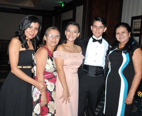 Josselin Rosales, Iris Reyes, Jharleny Leonardo, Miguel Zamora y Eriselda Leonardo