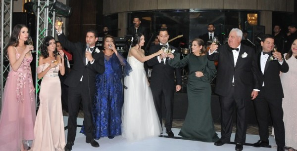 Las familias Bendeck-Zgheibra y Dieck-Zavala brindaron por la felicidad de los recién casados