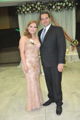 Los padrinos de boda, Jenny Winger y Phillip Winger II