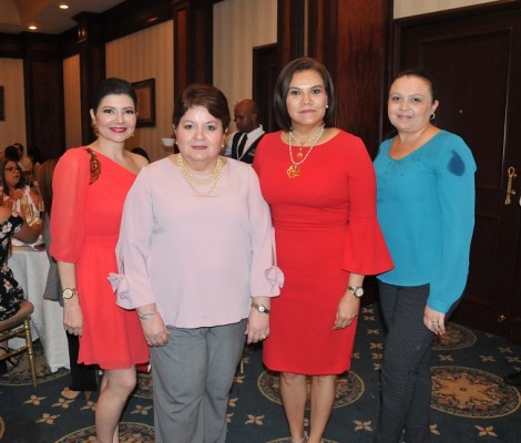 Luisa Lemus, Judith Pineda, Karen Santos y Claudia Gutiérrez