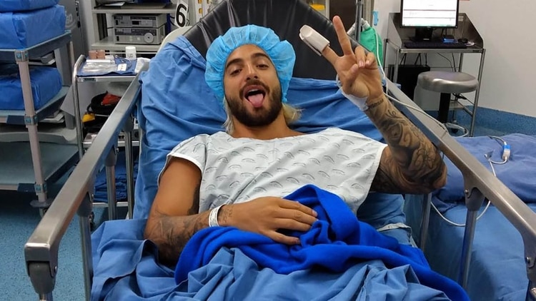 La foto de Maluma en un hospital que despertó la intriga de sus fans