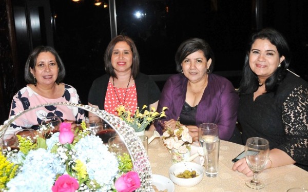 Margarita de Canales, Shirley Ochoa, Thelma de Ochoa y Ruby Castillo