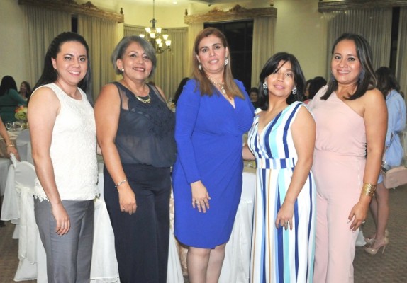 María Alejandra Reyes, Yadira Flores, Janeth Cabrera, Debora Andrade y Yolanda Guzman