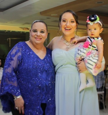 Nolvia Mejía junto a su hija Nheylin Ung y la preciosa Charlotte Sophia