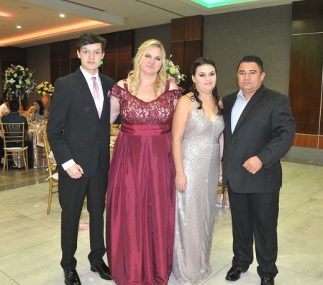 Phillip Winger III, Hannah Winger, Kristelia Rodríguez y Delmer Amador