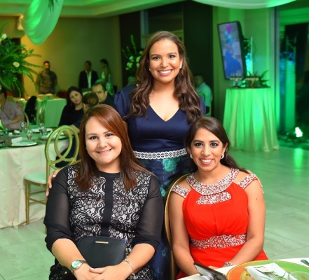 Scarleth Mena, Sarah Hedman y Mayra Gochez