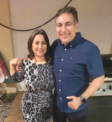 Sogeila con su hermano Ernesto Alvarado