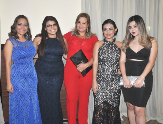 Stephanie López, Gloria Calderón, Vanessa Bú, Francis Isaula y Odalis Estrada