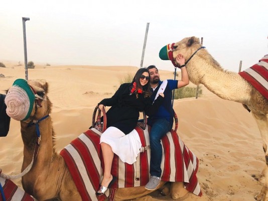 Los recién casados, Tania Portillo y Ángel Mencía compartieron con Chicha y Limón una divertida imagen de su luna de miel en Dubái