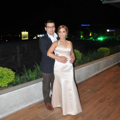 Óscar Coto y Nadia León en su noche de bodas