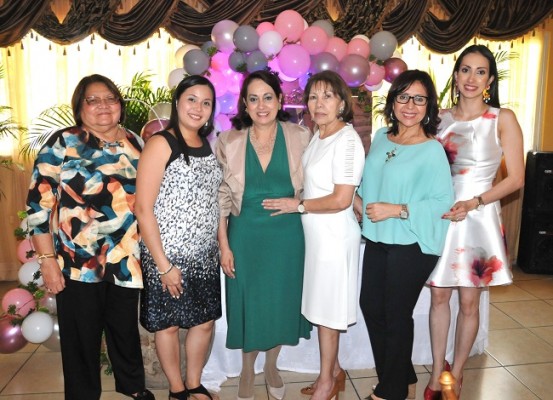 Antonieta Escobar, Jessica Cerritos, Sandra Lili Alvarado, Aura Gatling, Susana Laínez y Sandra Montoya