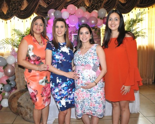Cinthia Sosa, Jackeline Aguilar, Michelle Marissa Montoya de Hernández e Isby Sánchez