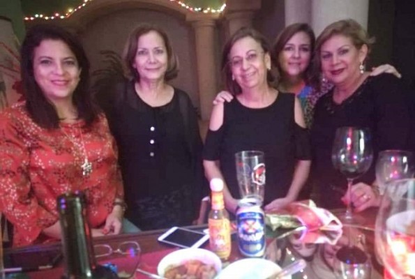 Debbie Reyes, Aracely Castillo, Margarita Kawas, Carola Mestayer y Maria Eugenia Panting.