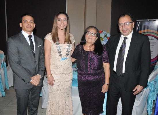 Douglas Cabuz, Laura Fajardo Cabuz, Julia Leticia Cabuz y Fernando Ferrera