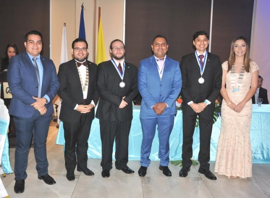 El evento fue propicio para la entrega de los premios a los ganadores de la competencia de debate nacional.