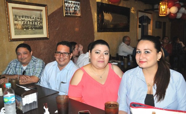 Esther, Fanny Medina, Ibis Rocha y Marco Cartagena