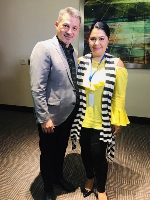 Fabiola Chavez con el Pastor Cash Luna en Panamá