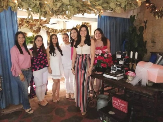 Gabriela Ustariz, Dalia Giron, Tatiana Martinez, Gabriela Jimenez, Sonia Avelar Ale Barrios y Stepahnie Torres