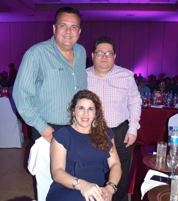 Gerardo Handal, Ernesto Pumpo y Catherine Handal.