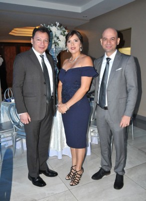 Julio Ávila, Jenny Nasser y Stuart Nasser