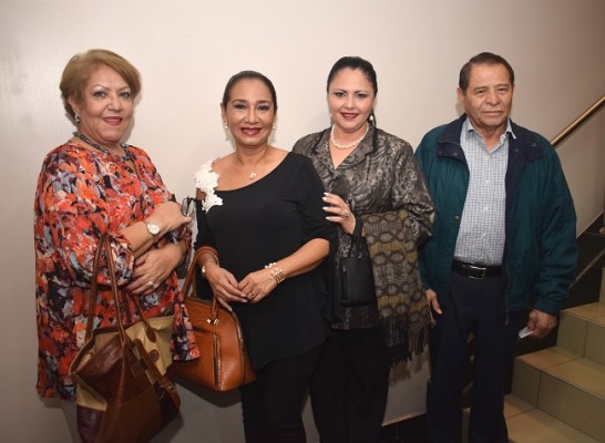 Leonela Sandoval, Miriam Dimarzio, Evelyn Espinal y Tomás Váldez