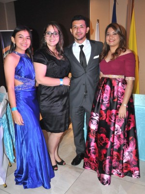 Leslie Coello, Dafne Ramos, Daniel Menjivar y Emilia Naseer