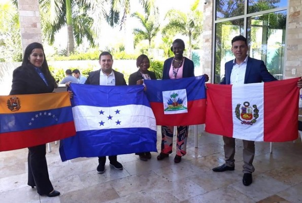 Lester Herrera representó a Honduras en la reunión de presidentes y líderes de América de la JCI en San Juan Puerto Rico, donde abordaron temas de Tocando temas de voluntariado en la JCI en los países de América Latina...allí estuvieron representantes de México, Haití, Venezuela, Brasil, Ecuador, Perú, Estados Unidos, Canadá, Puerto Rico, República dominicana y Bélgica