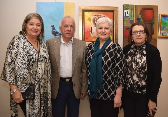 Leticia de Morales, Julio Escoto, Margarita Hernández y Aqua de Milla