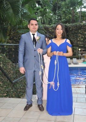 Los padrinos de boda, Alexander Lara y Julia Murillo