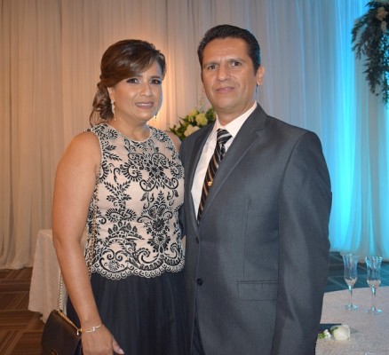 Los padrinos de boda, Víctor y Silvia Perelló.
