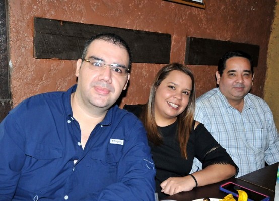 Manuel Estévez, Vanesa Barahona y Edgardo Becerra