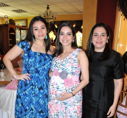 María José Rivera, Michelle Montoya de Hernández y Andrea Silvestri