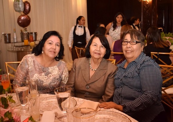 Mayra Hernández, Lolita de Hernández y Ondina de Carias