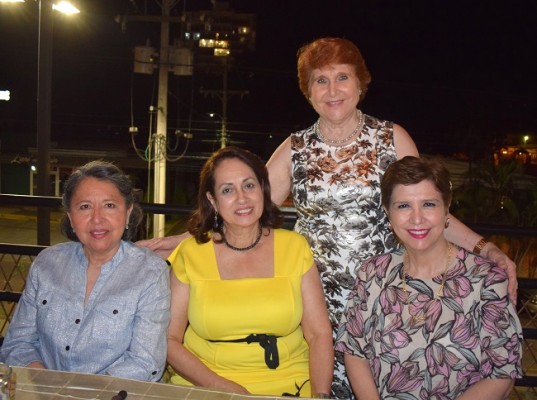 Mery Bendeck, Sonia Reyes de Mejía, Sandra Lily Alvarado y Norma de Santos