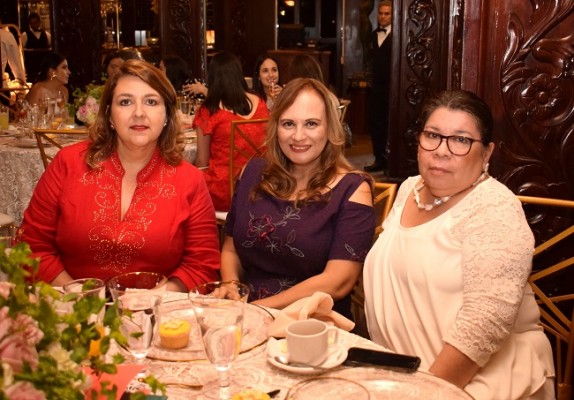 Paty Hernández, Suyapa Escobar y Carola Mestayer