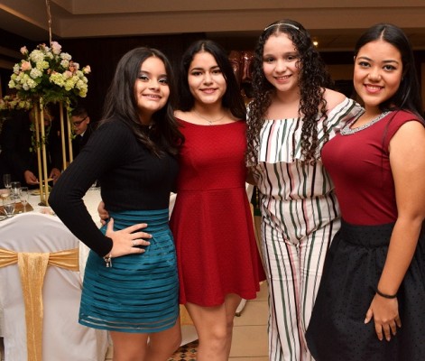 Rachel Rosales, Astrid Servellon, Valeria Aguilera y Rebeca Cortes