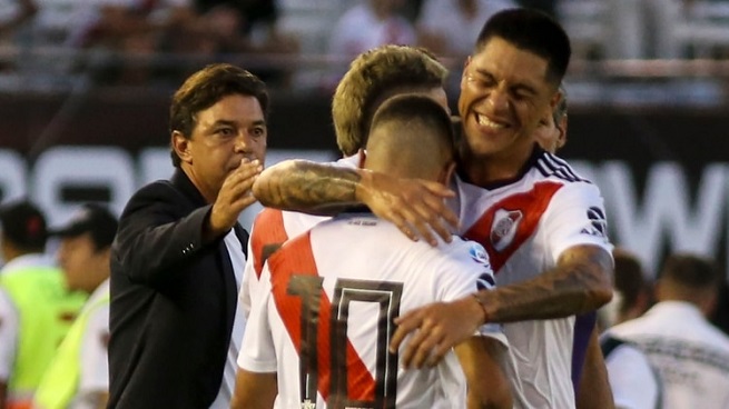 River superó con justicia 2-0 a Racing con un golazo de Juan Fernando Quintero