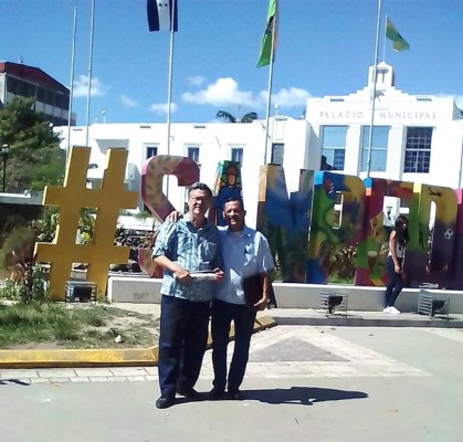 Roberto Ruiz y Doumont: dos grandes de la caricatura catracha en el centro de San Pedro Sula.